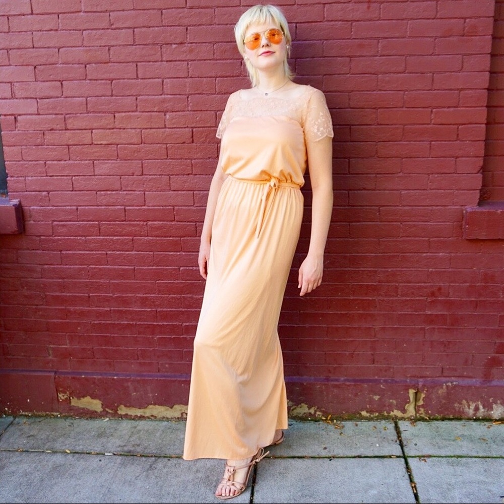 Vintage 1970s Peach Maxi Dress w Lace Collar